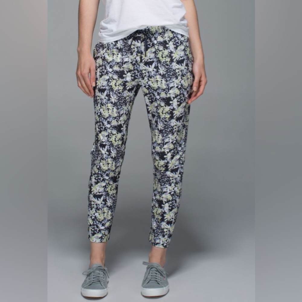 Lululemon jet crop slim, size 6 pant